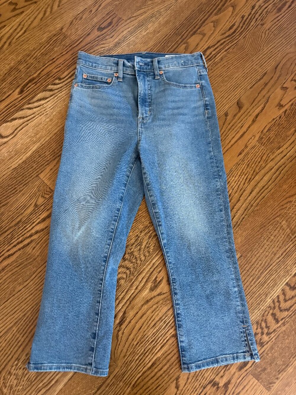 GAP High Rise Cropped Capri Split-Hem Jeans – Medium Wash (Size  4)